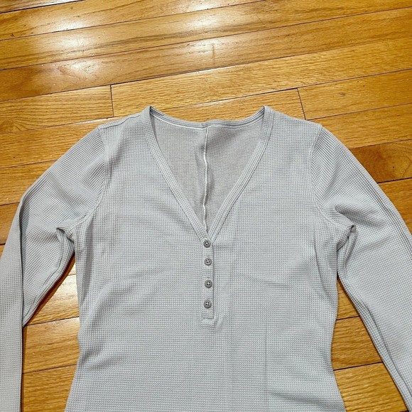 Lululemon Closed Call Henley Womens Thermal Waffle Knit Top Shirt Size XS EUC - Picture 9 of 15